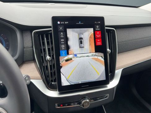 Certified 2025 Volvo XC90 B6 Plus image 24