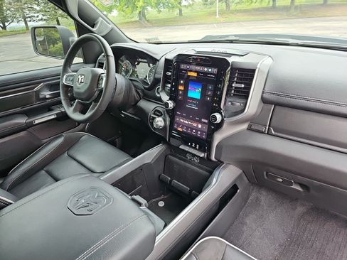Used 2025 RAM 1500 Laramie w/ Sport Appearance Package AWD/4WD image 13