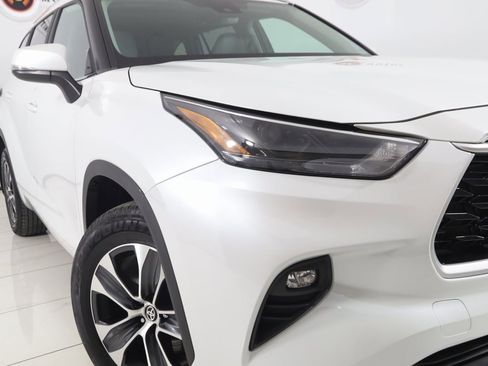 Used 2023 Toyota Highlander XLE image 18