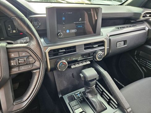 Used 2025 Toyota Tacoma SR5 AWD/4WD image 19