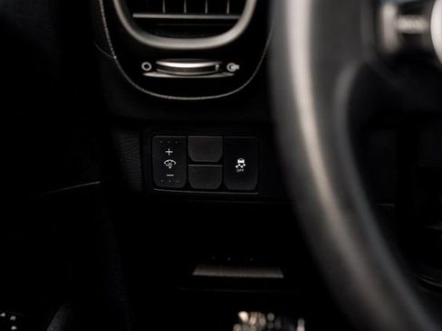 Used 2016 Kia Soul + image 28