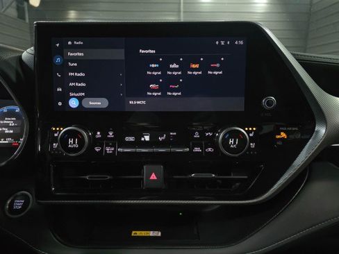 Used 2024 Toyota Highlander Platinum image 27