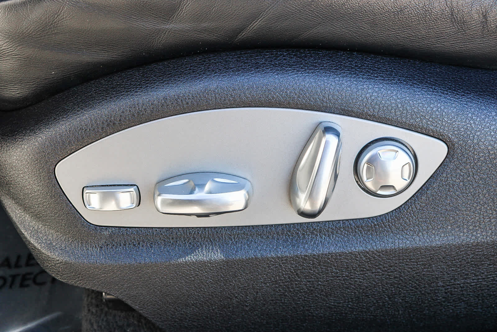 Used 2024 Porsche Macan AWD/4WD image 20