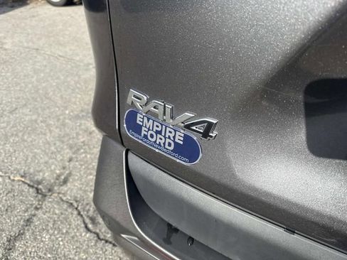 Used 2019 Toyota RAV4 Limited image 5