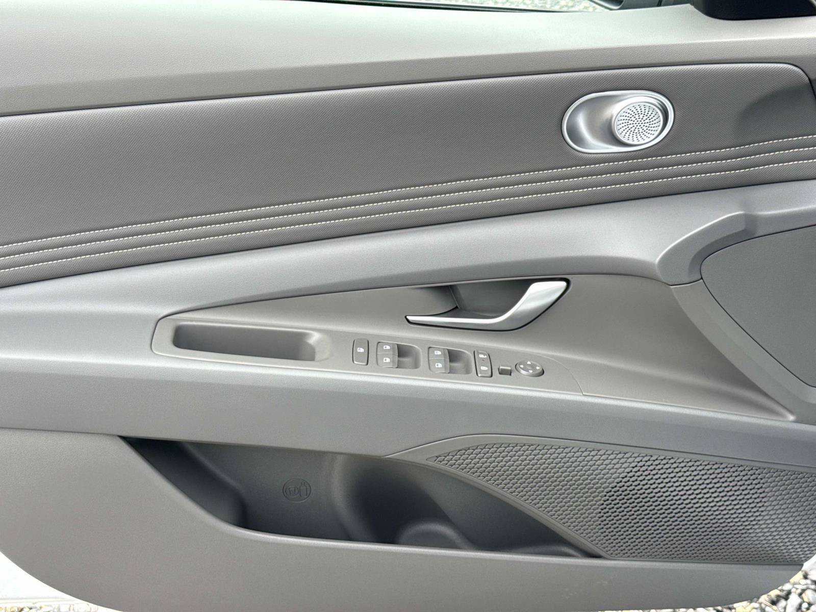 New 2026 Hyundai Elantra SEL FWD image 8