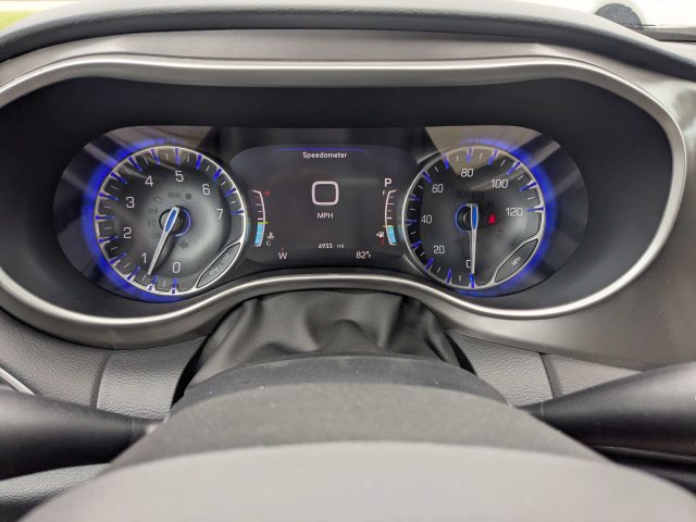 Used 2025 Chrysler Voyager LX FWD image 29