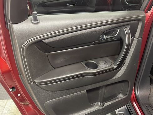 Used 2017 Chevrolet Traverse LT w/ Style and Technology Package FWD image 11