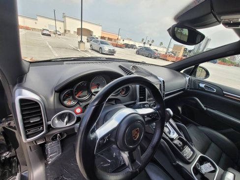 Used 2016 Porsche Cayenne S w/ Premium Plus Package AWD/4WD image 29