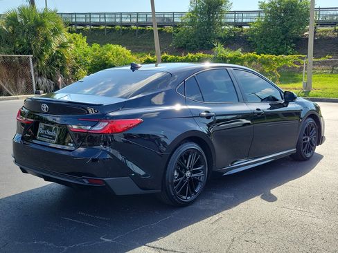 Used 2025 Toyota Camry SE w/ Convenience Package FWD image 3