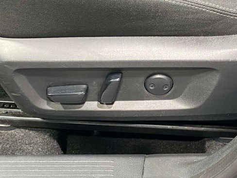 Used 2024 Nissan Rogue SV AWD/4WD image 16