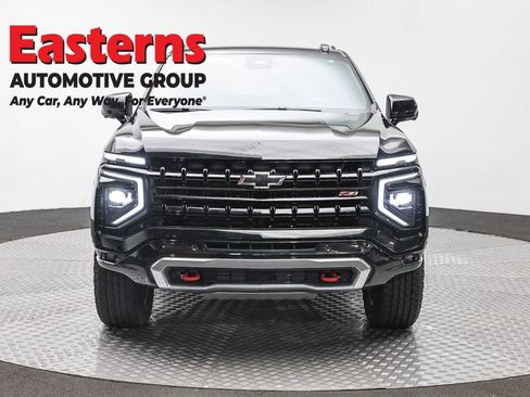 Used 2025 Chevrolet Suburban Z71 AWD/4WD image 2