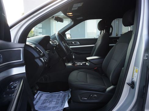 Used 2017 Ford Explorer XLT AWD/4WD image 14