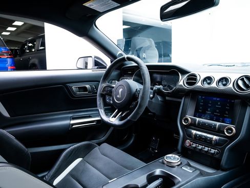Used 2020 Ford Mustang Shelby GT500 w/ Technology Package RWD image 9
