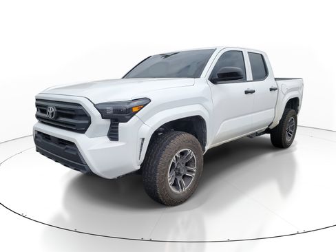 Used 2024 Toyota Tacoma SR image 3