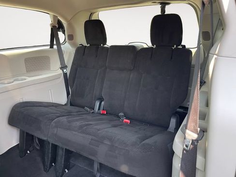 Used 2014 Dodge Grand Caravan SE w/ Quick Order Package 29E SE FWD image 9