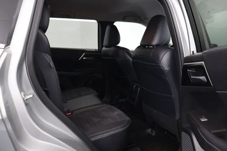 Used 2024 Mitsubishi Outlander FWD image 18