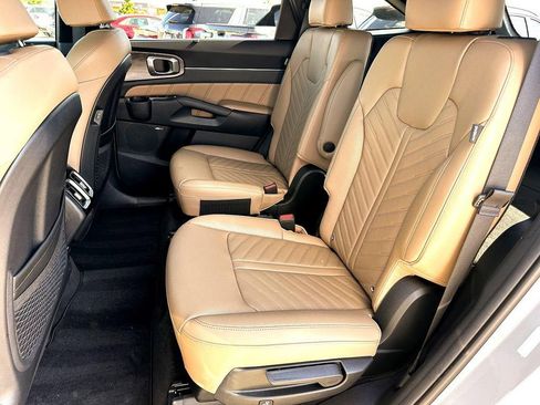 Used 2025 Kia Sorento SX Prestige w/ Olive Brown Leather Package AWD/4WD image 18
