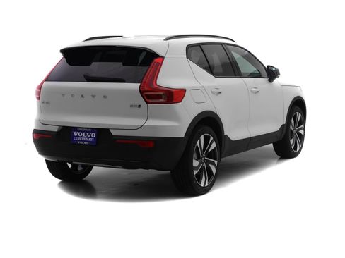 New 2025 Volvo XC40 B5 Ultra w/ Protection Package Premier image 4