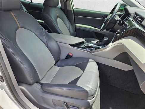 Used 2020 Toyota Camry XLE FWD image 19