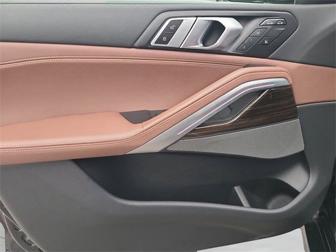 Used 2024 BMW X6 xDrive40i w/ Premium Package image 21