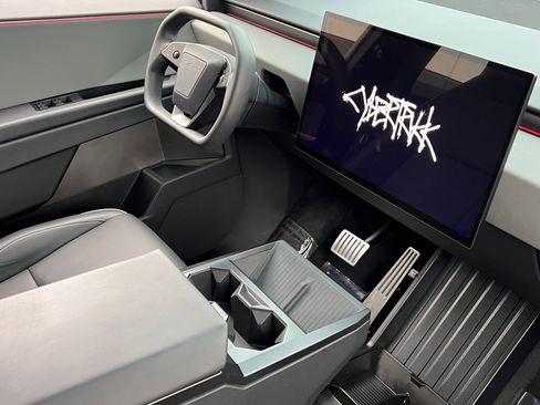 Used 2024 Tesla Cybertruck AWD Crew Cab image 3