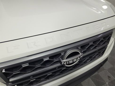 Used 2024 Nissan Frontier SV w/ SV Convenience Package image 8