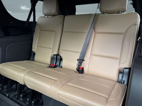 Used 2023 Chevrolet Suburban Premier AWD/4WD image 33
