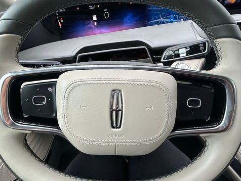 Used 2025 Lincoln Nautilus Premier AWD/4WD image 42