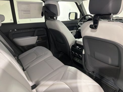 New 2026 Land Rover Defender 110 X-Dynamic SE image 27