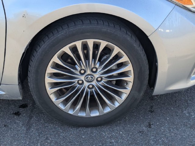 Used 2016 Toyota Avalon Limited w/ Toyota Safety Sense Package FWD image 11