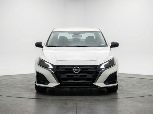 Used 2025 Nissan Altima 2.5 SV image 2