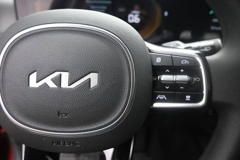Used 2025 Kia Sorento LX FWD image 14