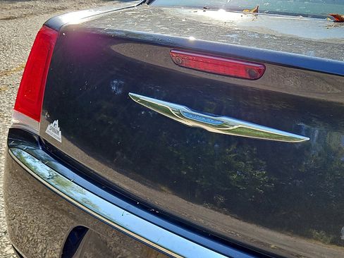 Used 2018 Chrysler 300 Touring image 16