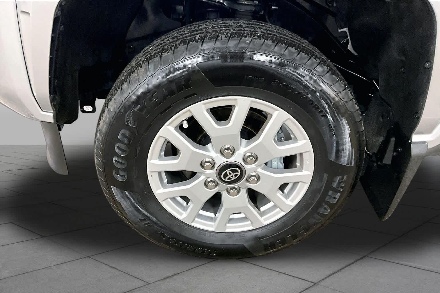 Certified 2025 Toyota Tacoma SR5 AWD/4WD image 11