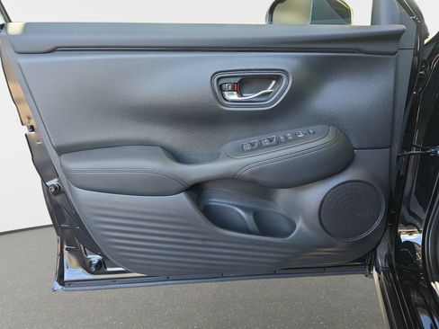 Certified 2025 Honda HR-V LX image 27