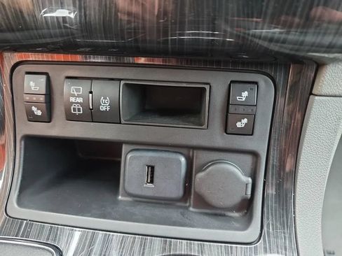 Used 2015 Chevrolet Traverse LT w/ Style and Technology Package FWD image 28