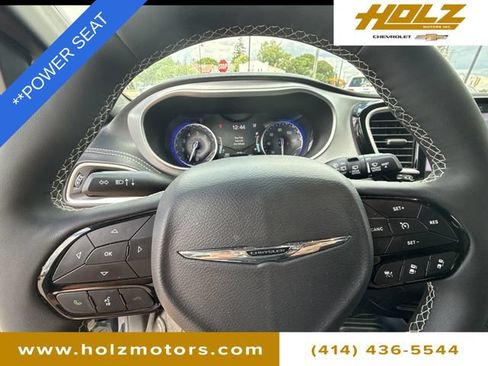 Used 2024 Chrysler Pacifica Touring-L w/ S Appearance Package FWD image 12
