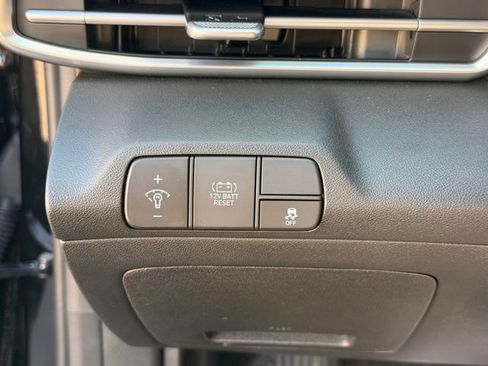 Used 2025 Hyundai Elantra Hybrid FWD image 24