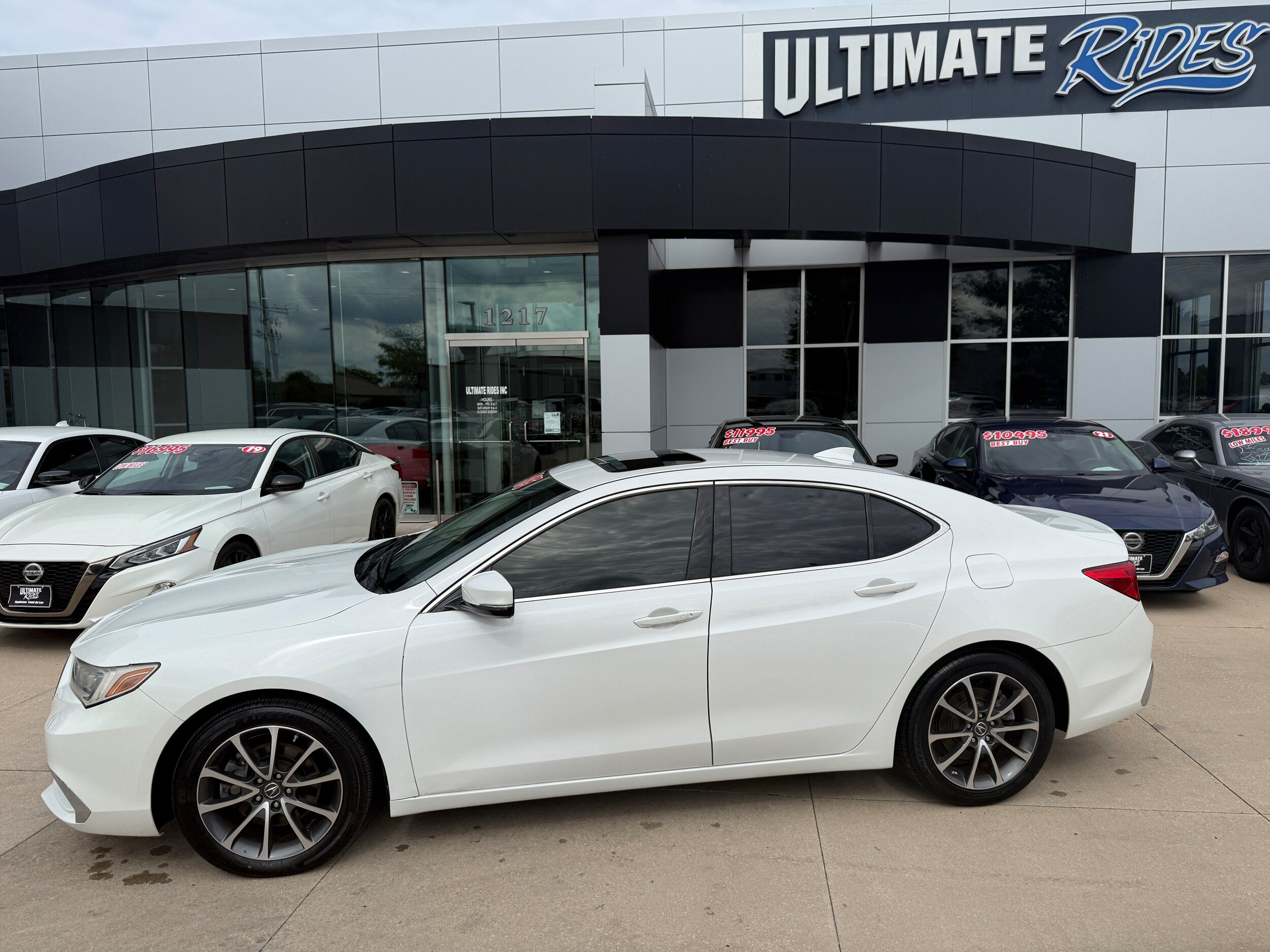 Used 2018 Acura TLX V6 SH-AWD image 4