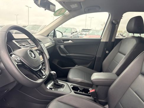 Used 2020 Volkswagen Tiguan SE image 11
