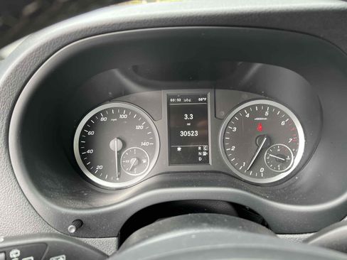 Used 2022 Mercedes-Benz Metris image 5