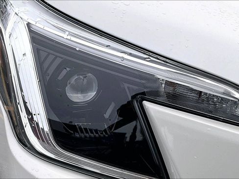 Used 2023 Subaru Forester Base image 32