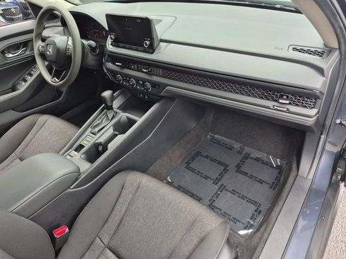 Used 2025 Honda Accord SE image 30