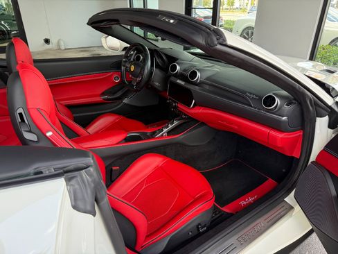 Used 2020 Ferrari Portofino image 33