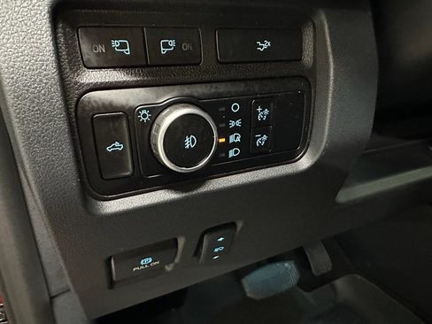 Used 2024 Ford F250 Lariat w/ Black Appearance Package image 31