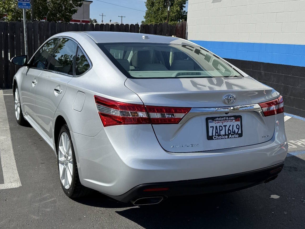 Used 2013 Toyota Avalon XLE Touring FWD image 4