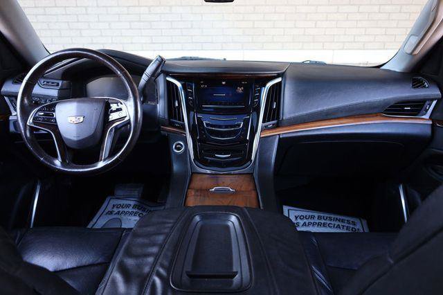 Used 2015 Cadillac Escalade Luxury AWD/4WD image 28