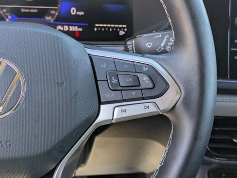 Used 2024 Volkswagen Taos SE image 14