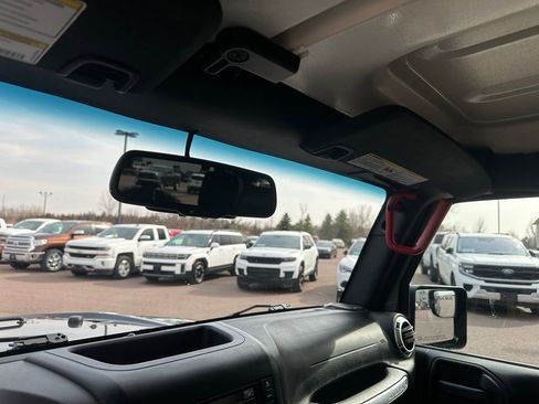 Used 2016 Jeep Wrangler Unlimited Rubicon image 18