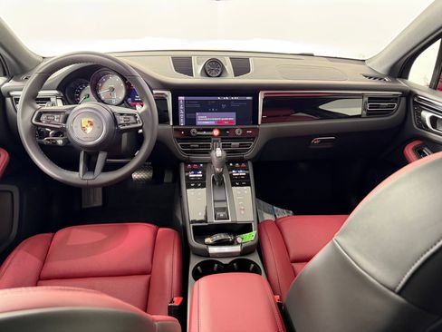 Certified 2026 Porsche Macan AWD/4WD image 16